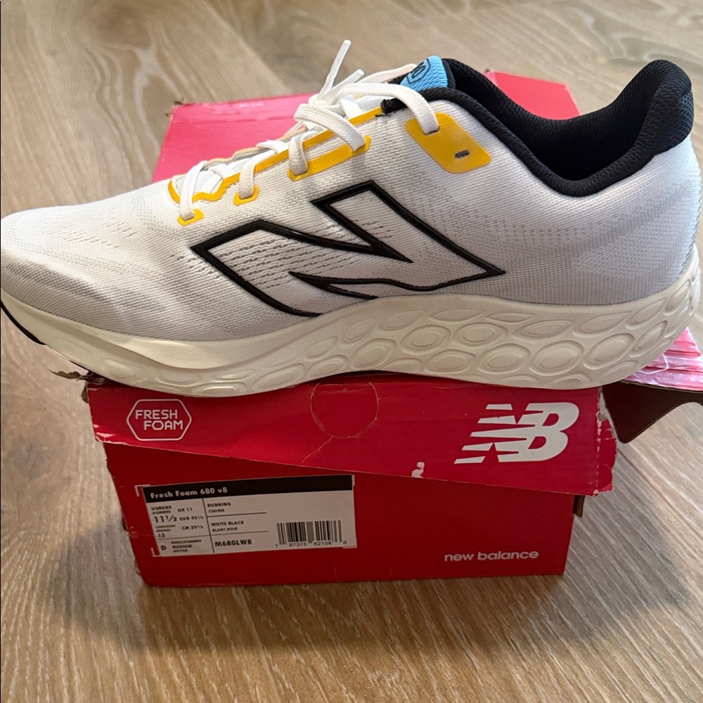 New Balance Fresh Foam 680 v8 Running Shoes – Men’s 11.5 – White/Black – NEW